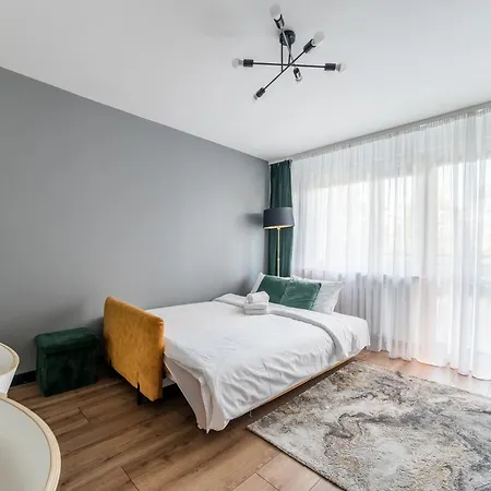 Apartment Wola Homely By Bookinghost *